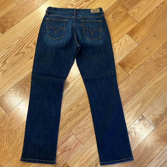 Levi’s dark wash denim jeans - Picture 3 of 7